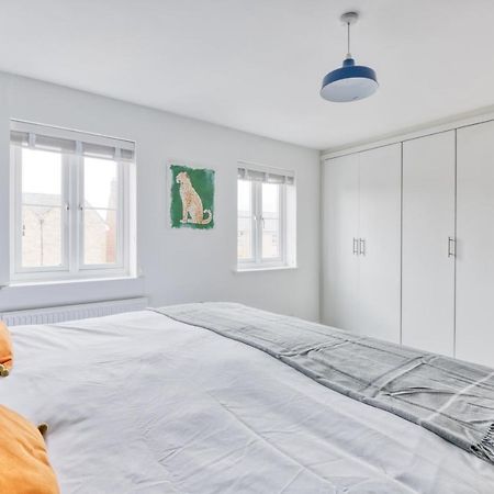 5 Bed House In Gloucester Hucclecote Dış mekan fotoğraf