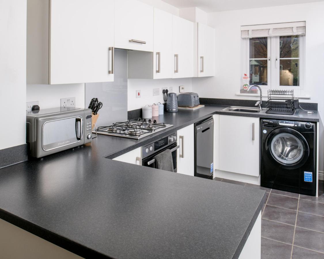 5 Bed House In Gloucester Hucclecote Dış mekan fotoğraf