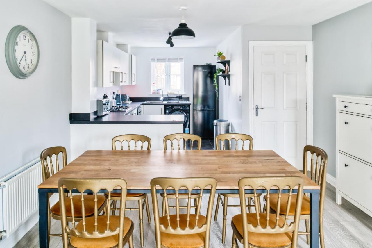 5 Bed House In Gloucester Hucclecote Dış mekan fotoğraf