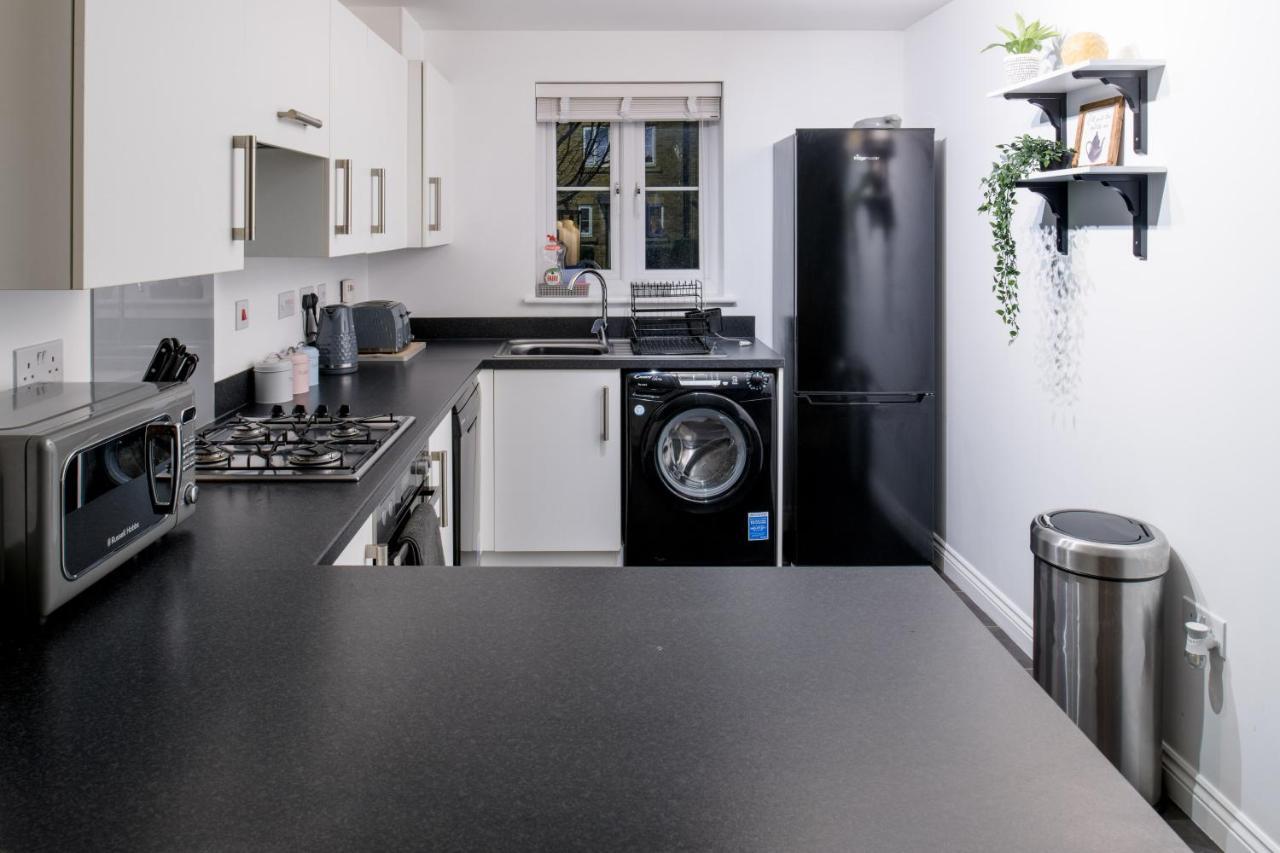 5 Bed House In Gloucester Hucclecote Dış mekan fotoğraf