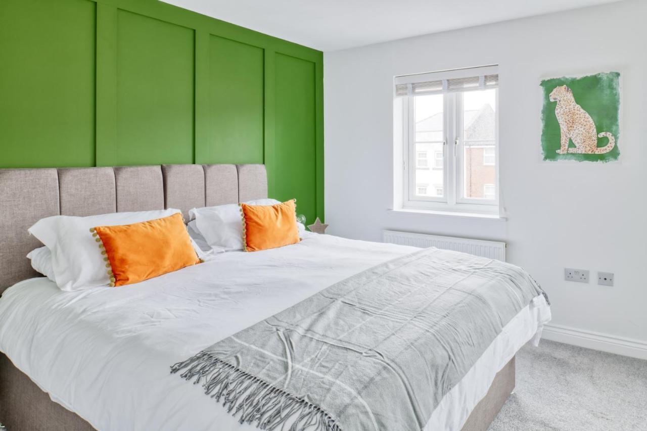5 Bed House In Gloucester Hucclecote Dış mekan fotoğraf