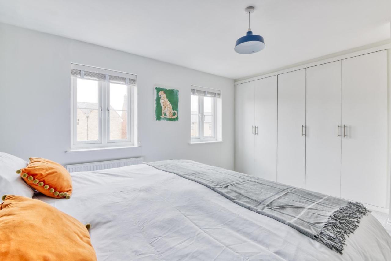 5 Bed House In Gloucester Hucclecote Dış mekan fotoğraf