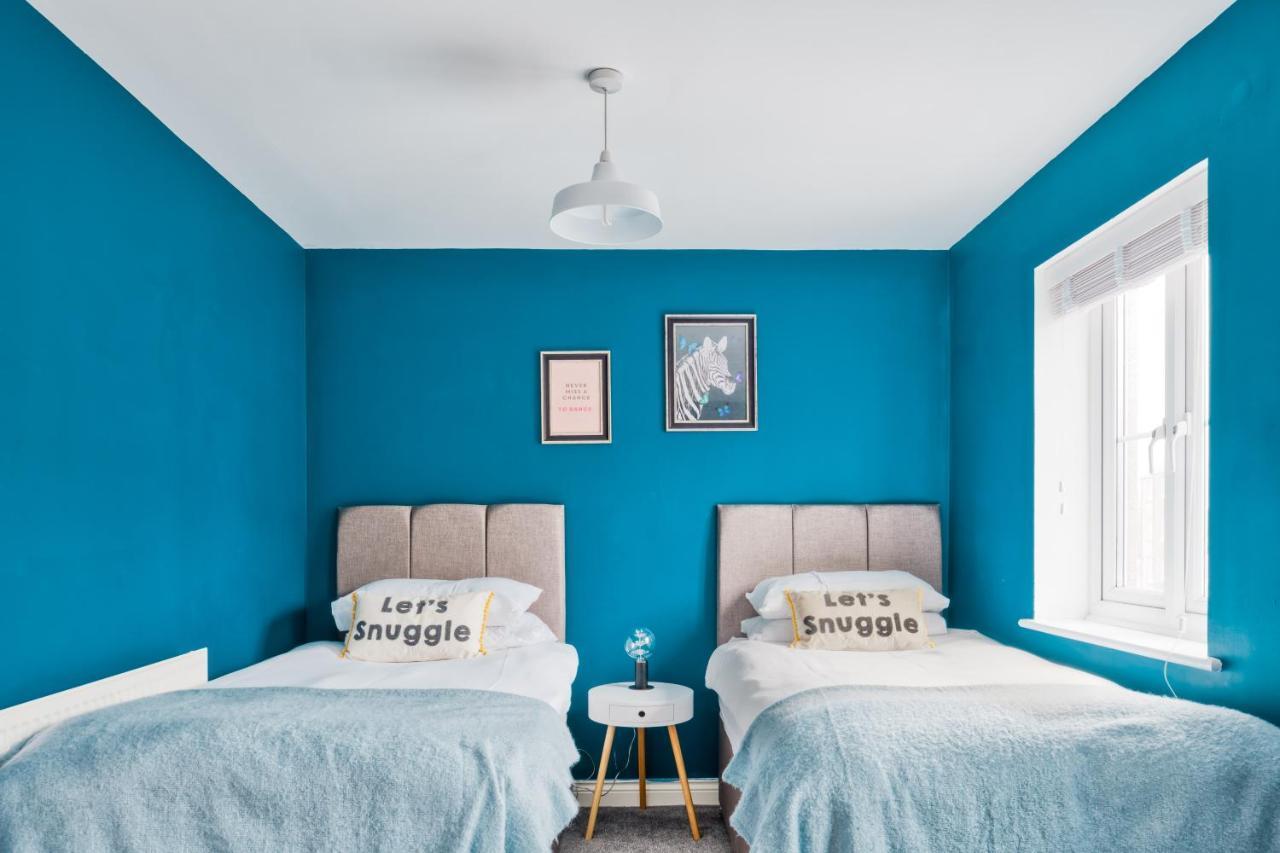 5 Bed House In Gloucester Hucclecote Dış mekan fotoğraf