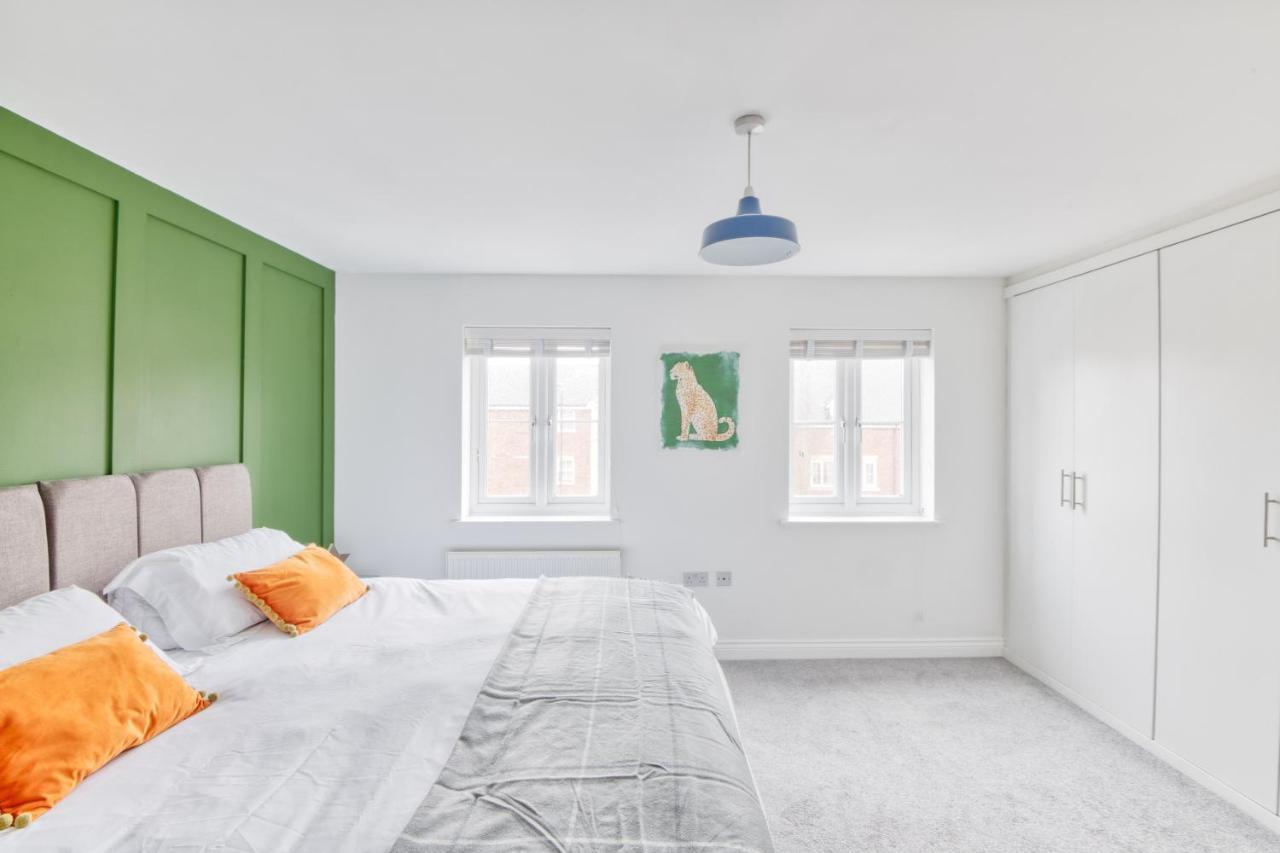 5 Bed House In Gloucester Hucclecote Dış mekan fotoğraf